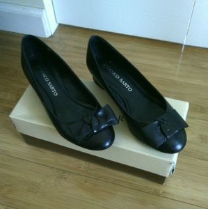 Women's dress shoes